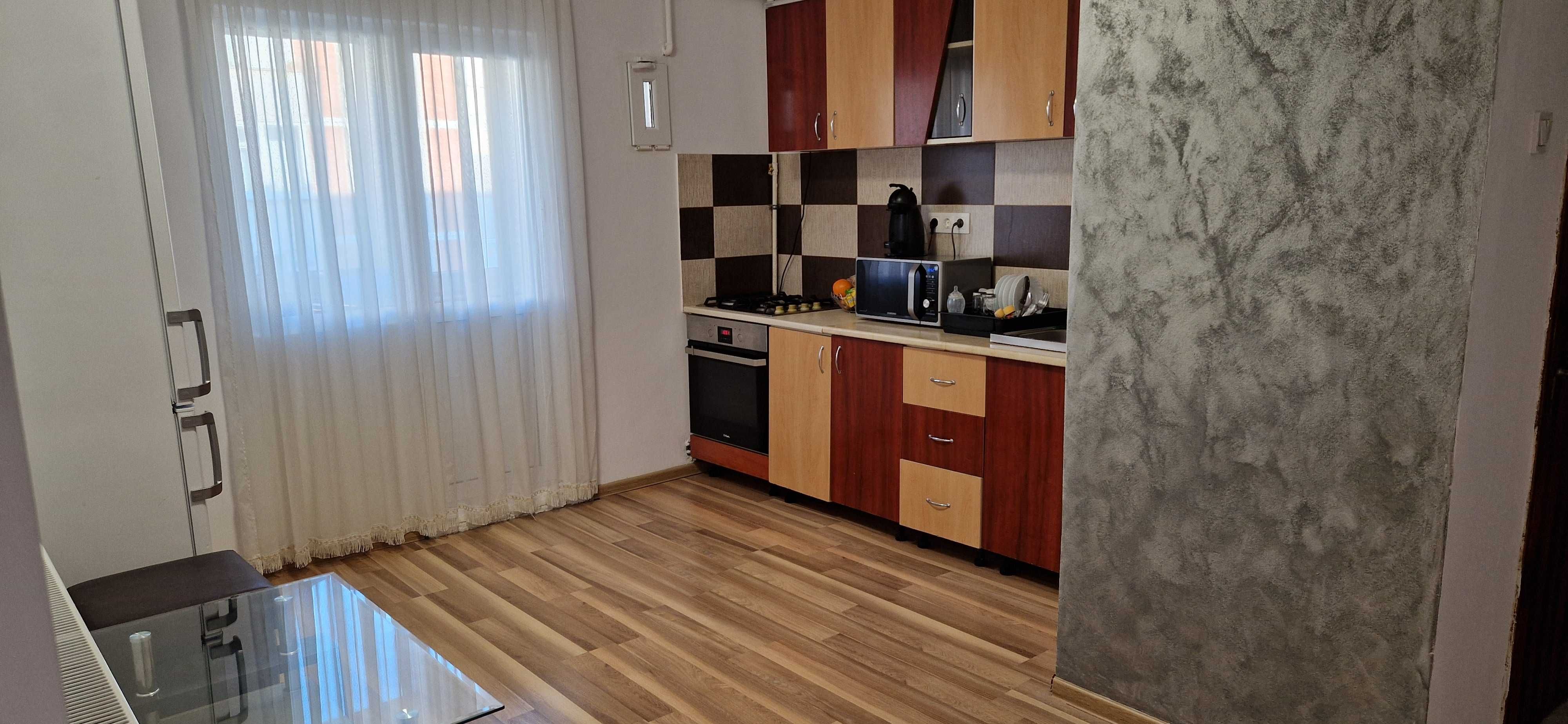 Vând apartament str.Mărășești