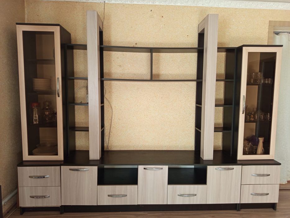 шкаф-горка в отличном состоянии