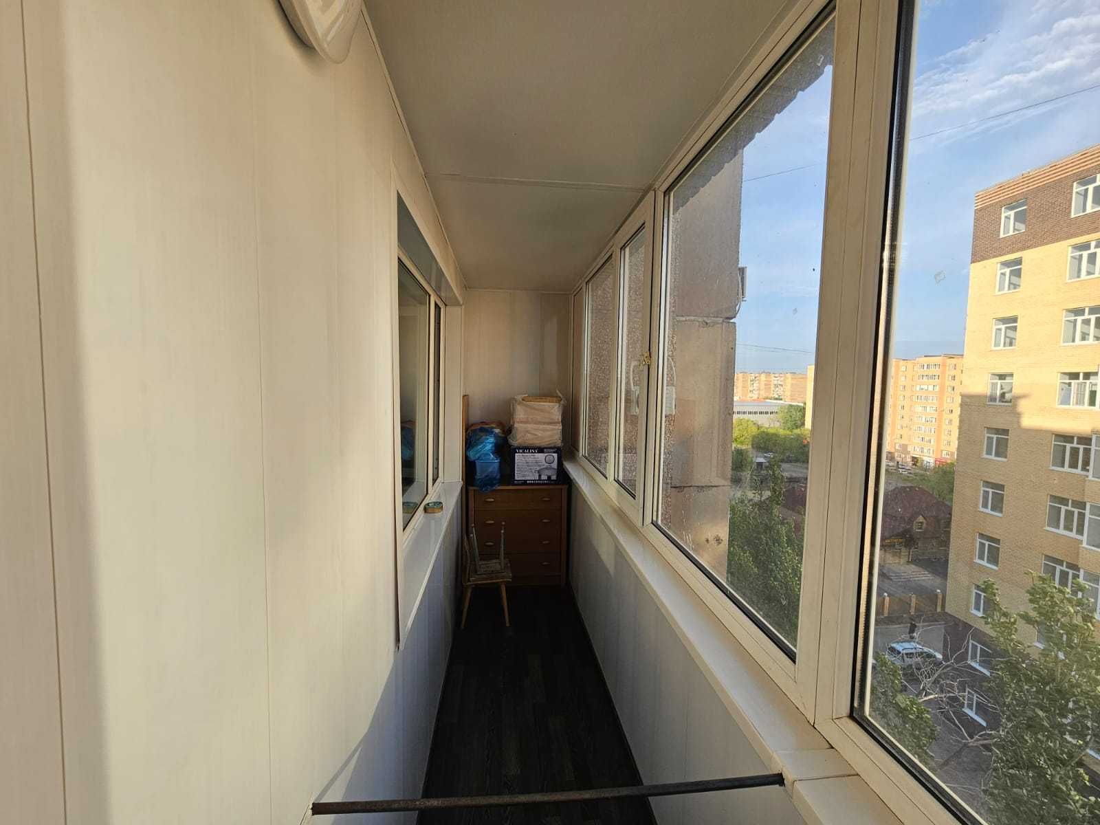 Продаю трехкомнатную квартиру по улице Карбышева, дом 2