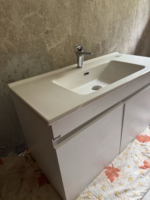 Нова мивка за баня+MDF шкаф+смесител Roca