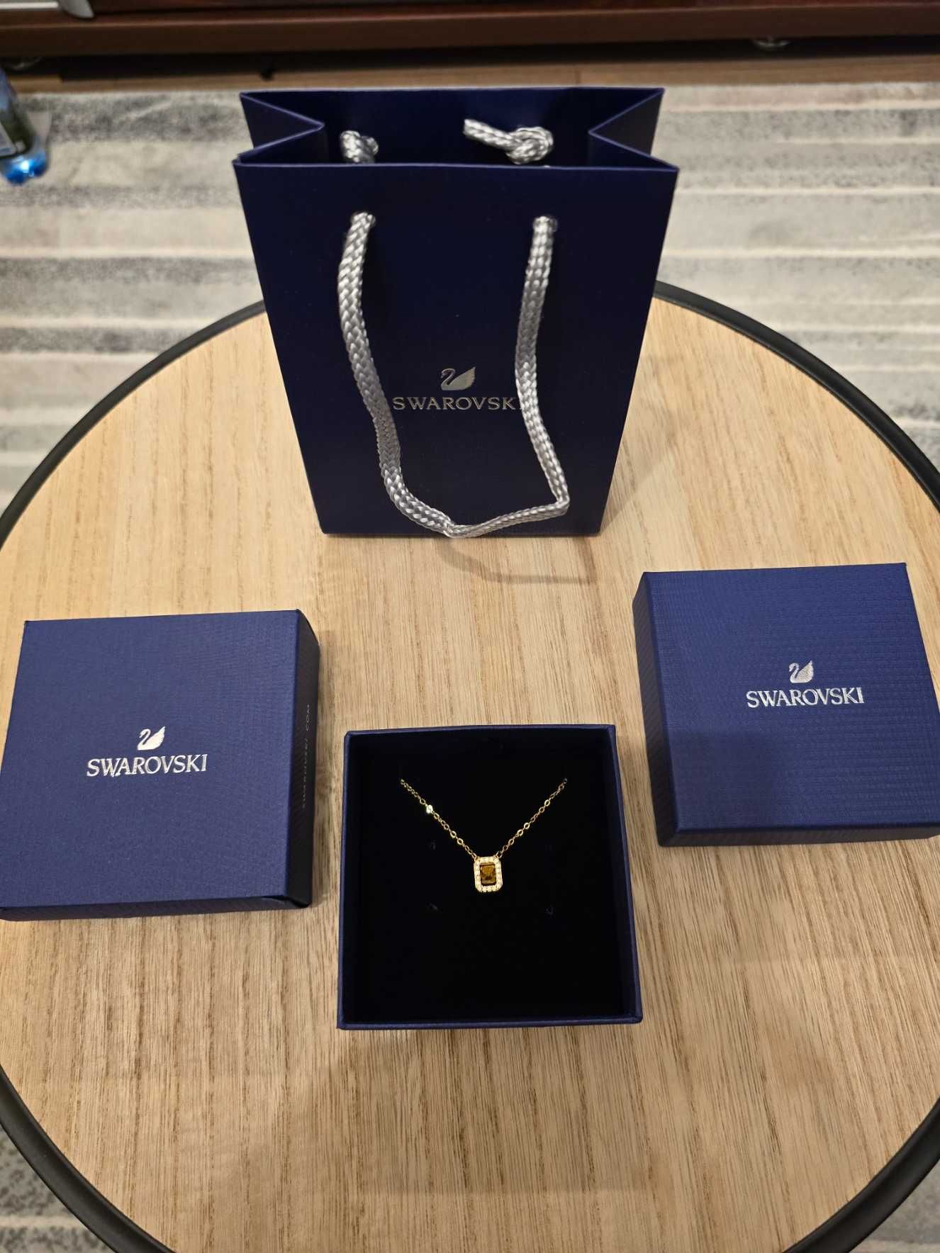 Lantisor Swarovski Piatra Miscatoare ~ Nou