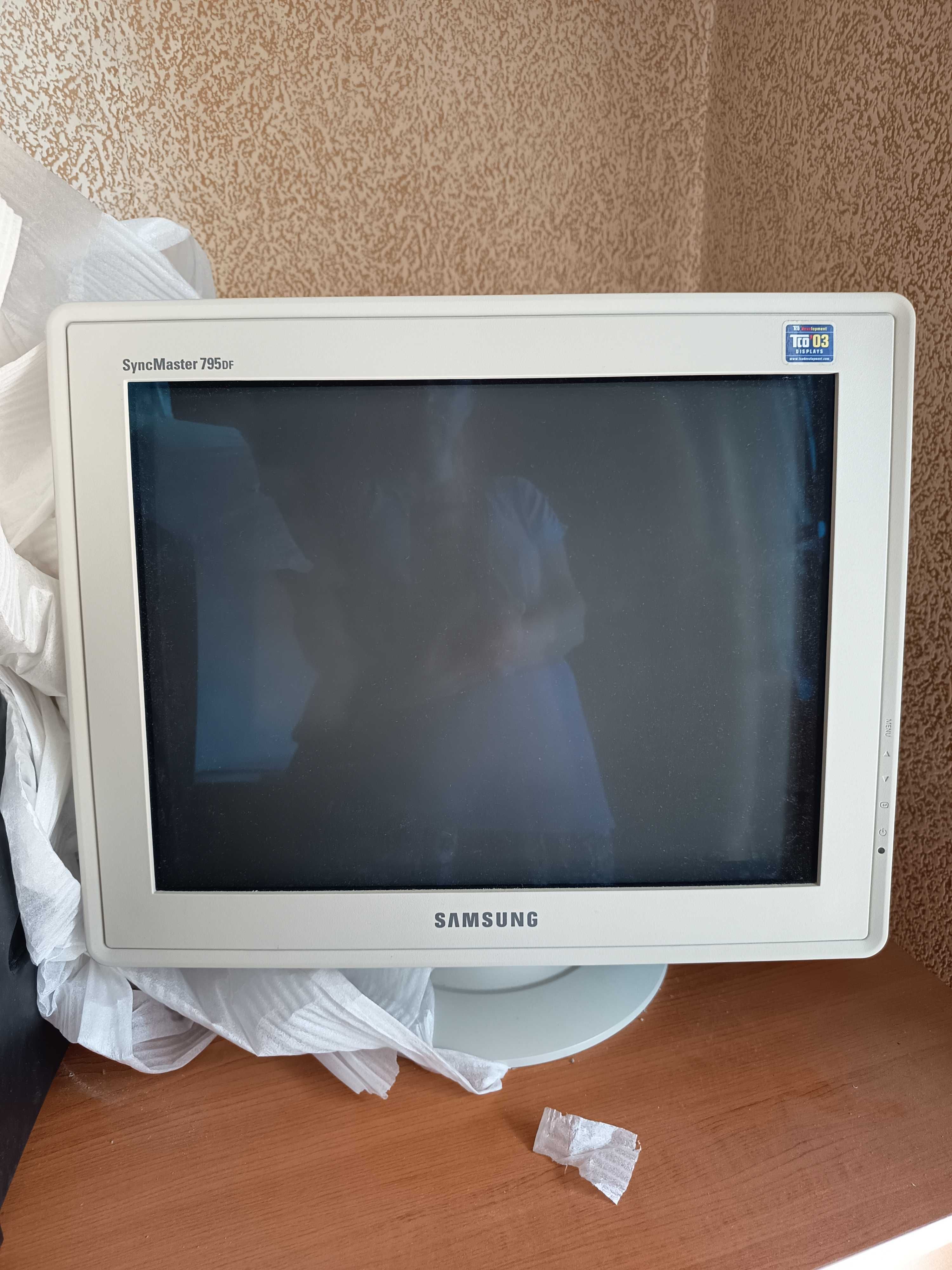 Монитор Samsung Sync Master 795