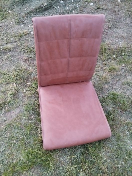 Vand scaune noi fara picioare maro si negre imitatie de piele