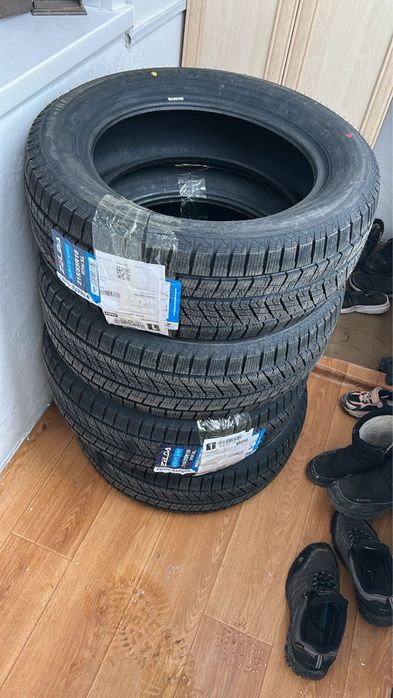 Резина зимняя всесезоная р 16 215/55  новая