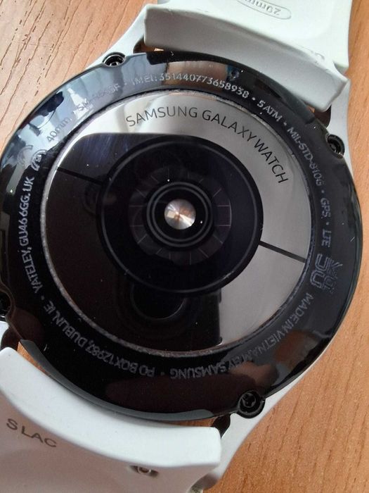 Samsung Galaxy Watch 4 – stare foarte bună, complet funcţional