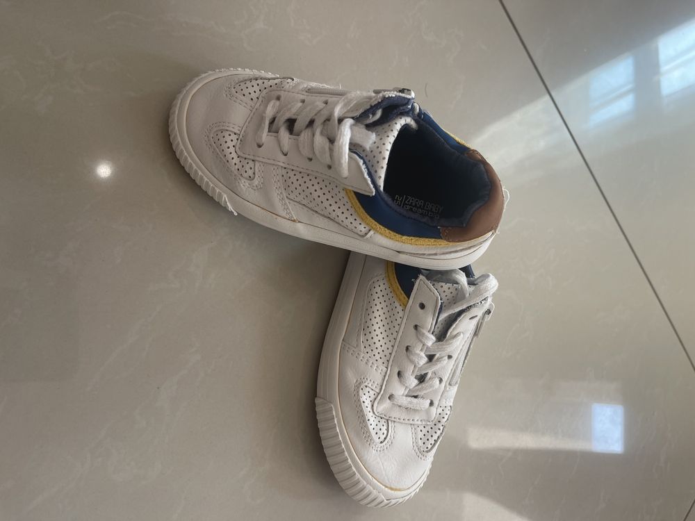 Бели обувки Зара