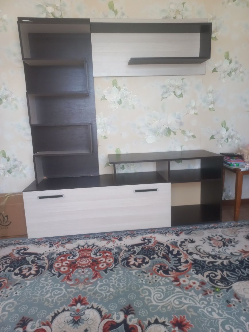 Продам горку в гостиную