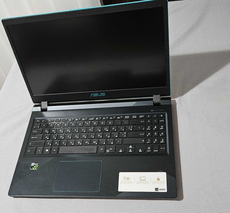 Лаптоп ASUS X560UD-EJ443 i5-8250U/Руска клавиатура
