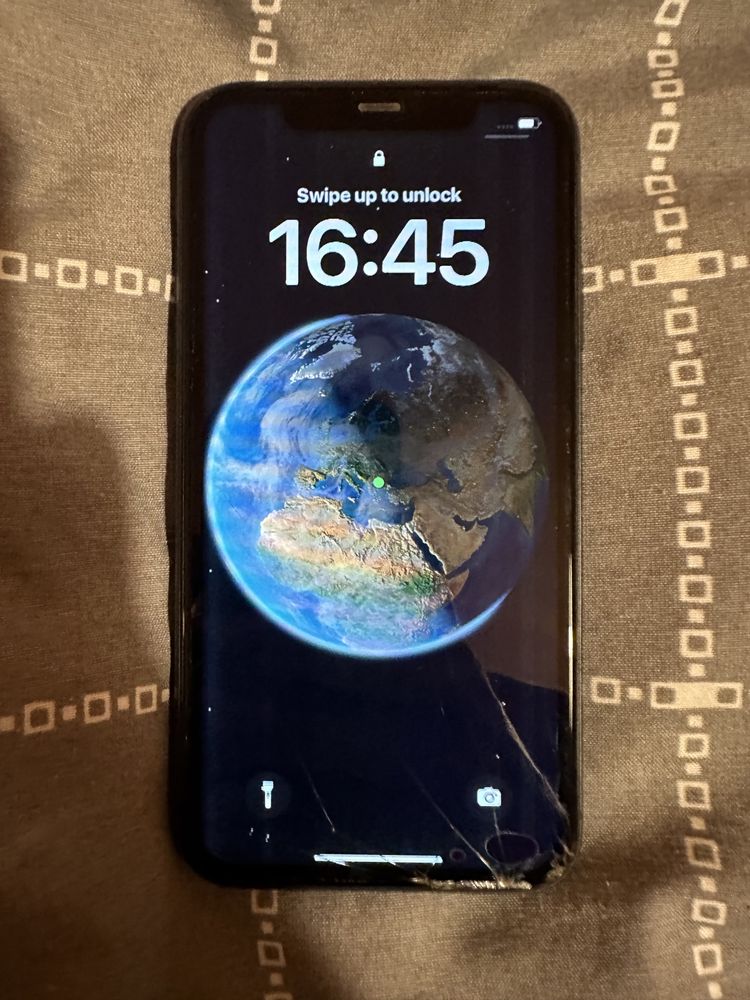 Продавам Iphone 11 64GB