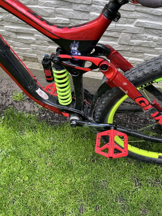 Downhill giant glory