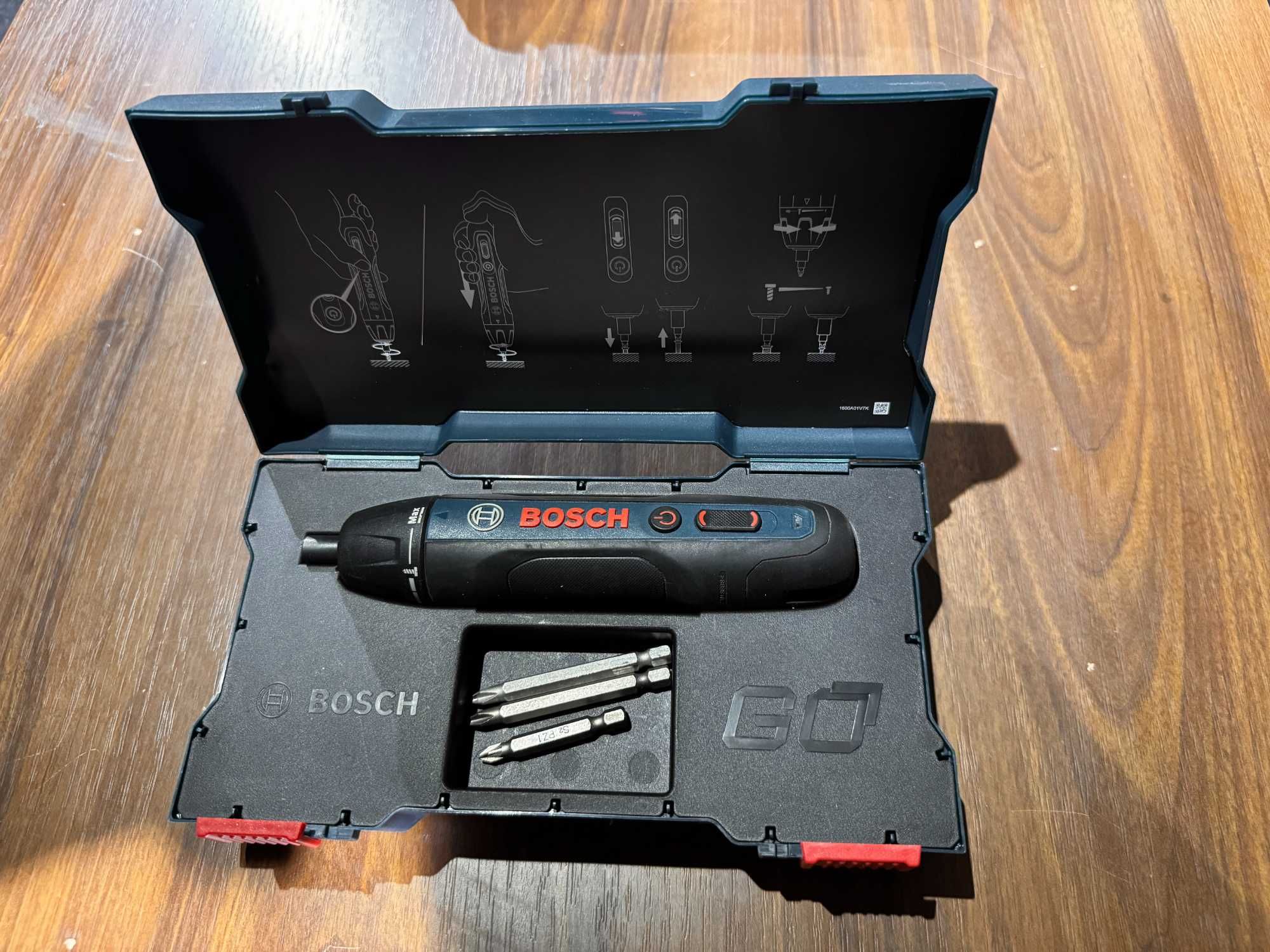 Аккумуляторная отвёртка BOSCH GO 2 (в комплекте с битами и кейсом)