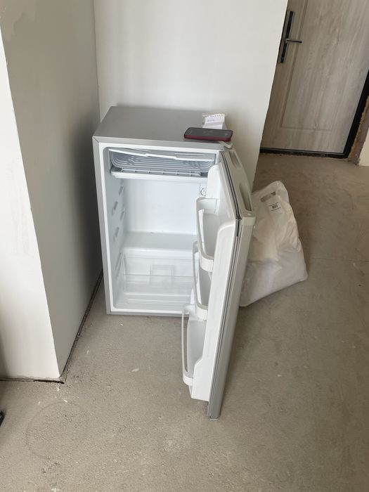 Холодильник в отличном состоянии . Пользовались недолго.