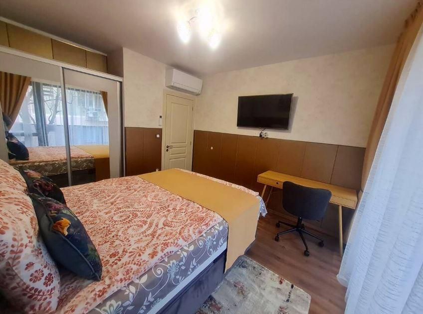 Дава се под наем Двустаен апартамент в Варна, Общината - 50 кв.м за 675 € - Снимка #1