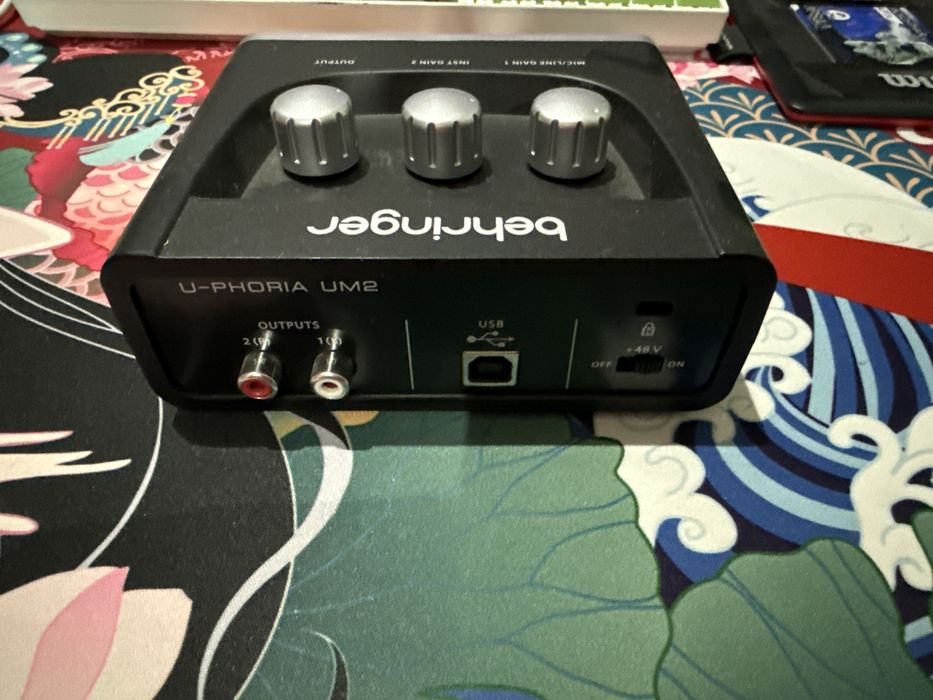 Продам Behringer UM-2