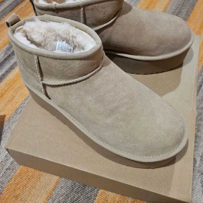 UGG Classic Mini Platform ботуши нови, размер 41, бежов