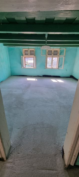 Vand casa singur pe curte utilitati:Gaz,Curent,Canalizare,Apa