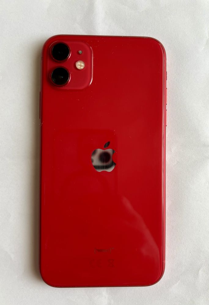 Продавам, IPhone 11 - червен.