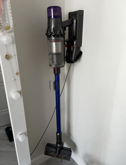 Продаю пылесос Dyson V11 absolute в отличном состоянии