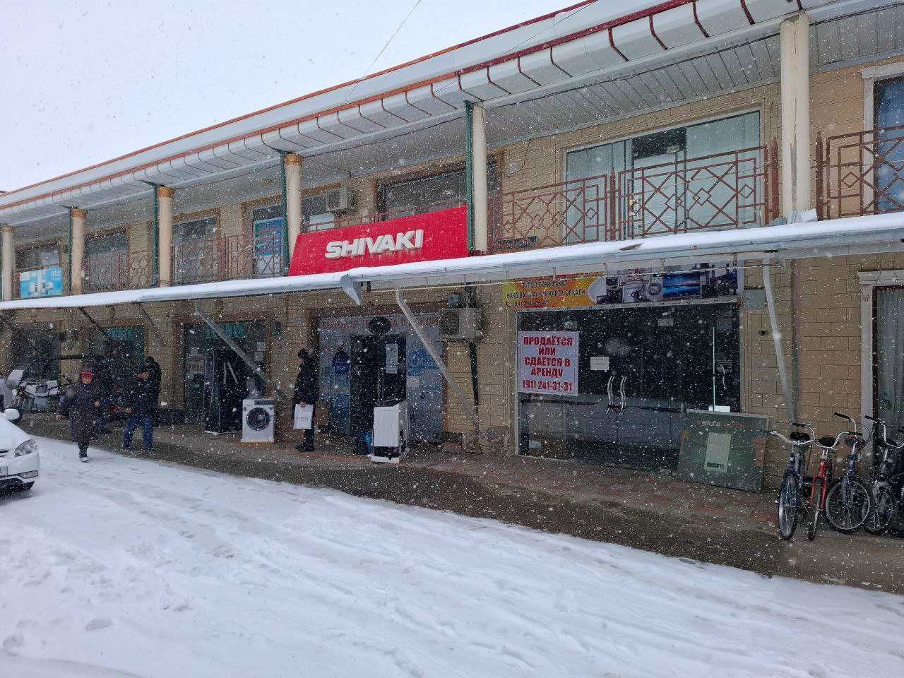 Продаётся или сдаётся в аренду двухэтажный магазин на болшом базаре.