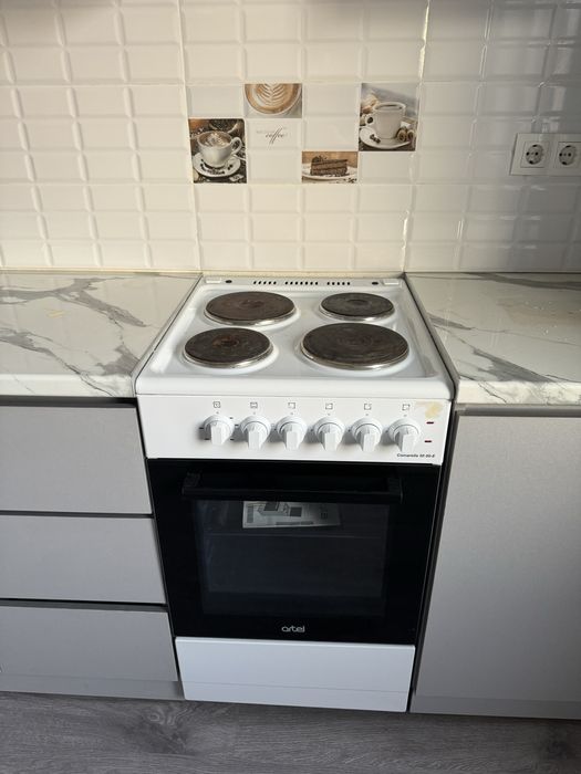 Кухонная.   плита   б/у     все.   работает   духовка            плита