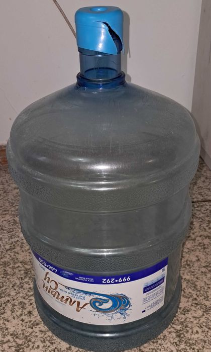 Продам бутыль 19 л