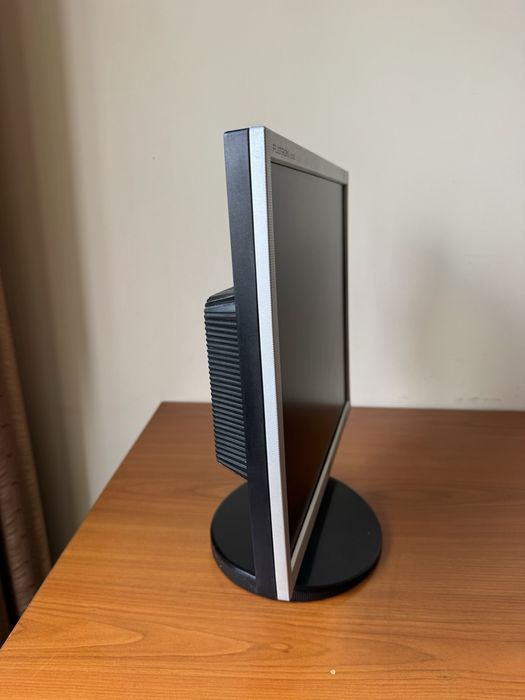 Монитори за компютър  изправни и работещи