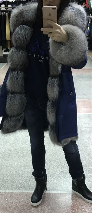 Продам парку женскую.