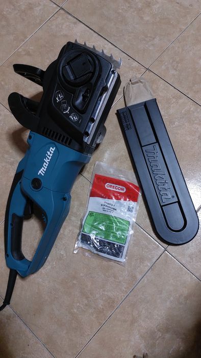 Fierastrau electric cu lant Makita UC3551A