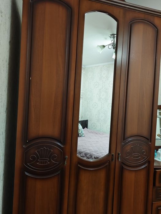 Продам спальный гарнитур