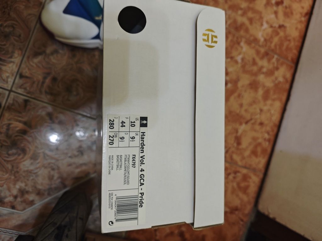 Обувки adidas harden 4