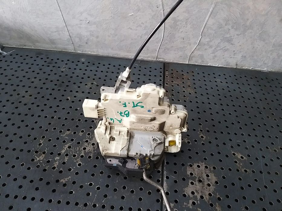 Broasca usa stanga fata audi a4 b7 8e