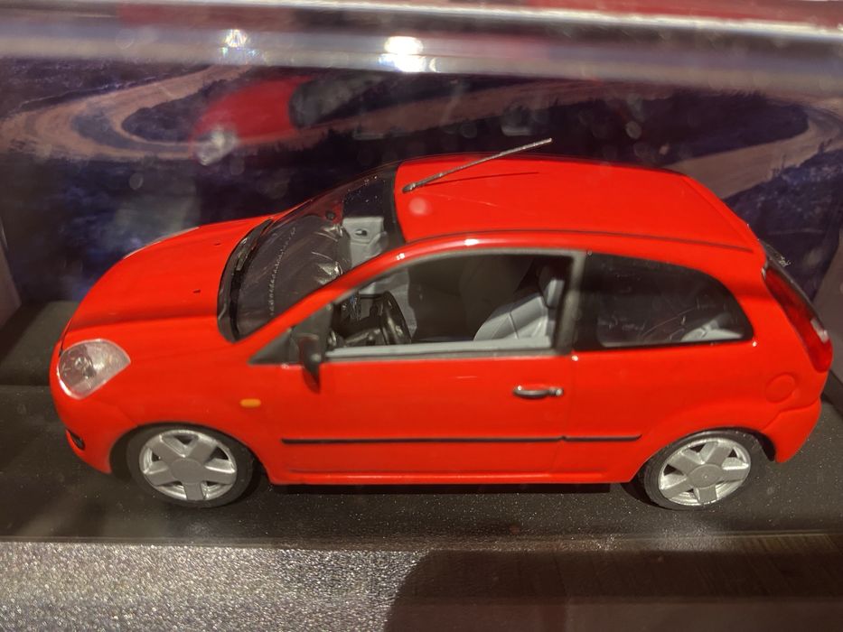 MINICHAMPS FORD FIESTA an 2001 machetă auto scara 1:43 3 uși