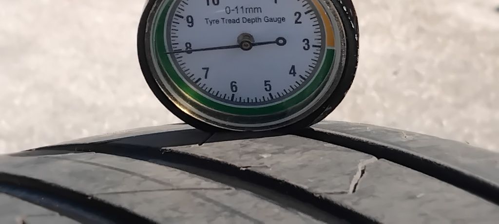 Гуми 235 45 17 Ханкук Hankook
 2 броя. Нов внос. Не са нови! Цената е