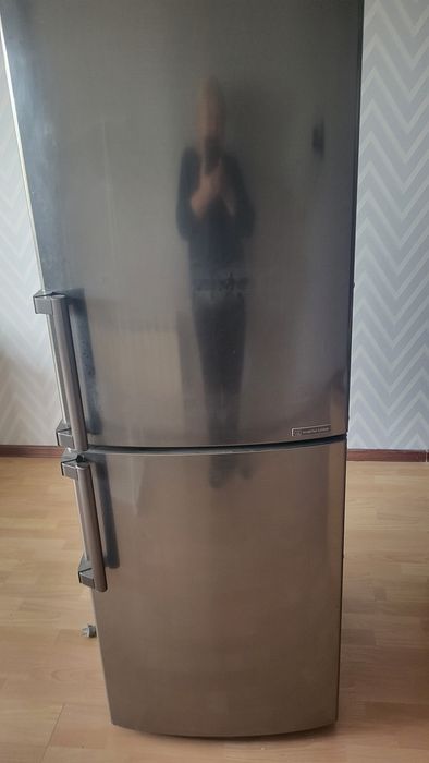 Продаётся срочно холодильник LG