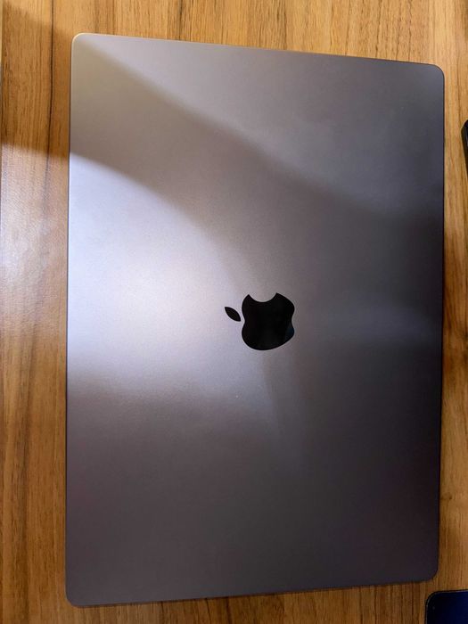Macbook PRO 16" M1 PRO 32GB RAM / 512GB SSD, 95% Baterie (115 cicluri)