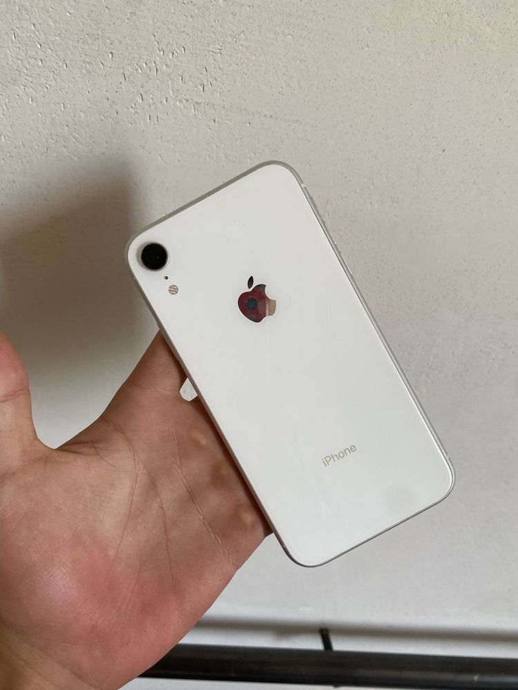 iPhone XR apple.