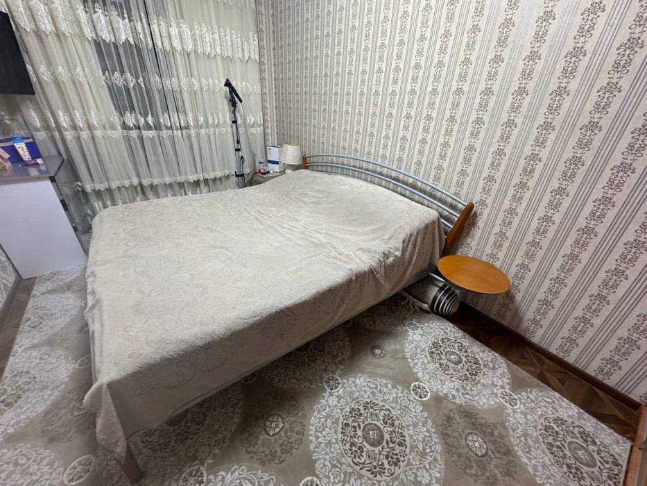 Продам кровать без матраса 180 на 200