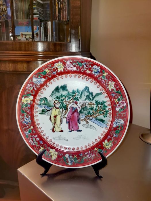 Антикварна китайска порцеланова чиния ръчно рисувана диаметър 26 см.