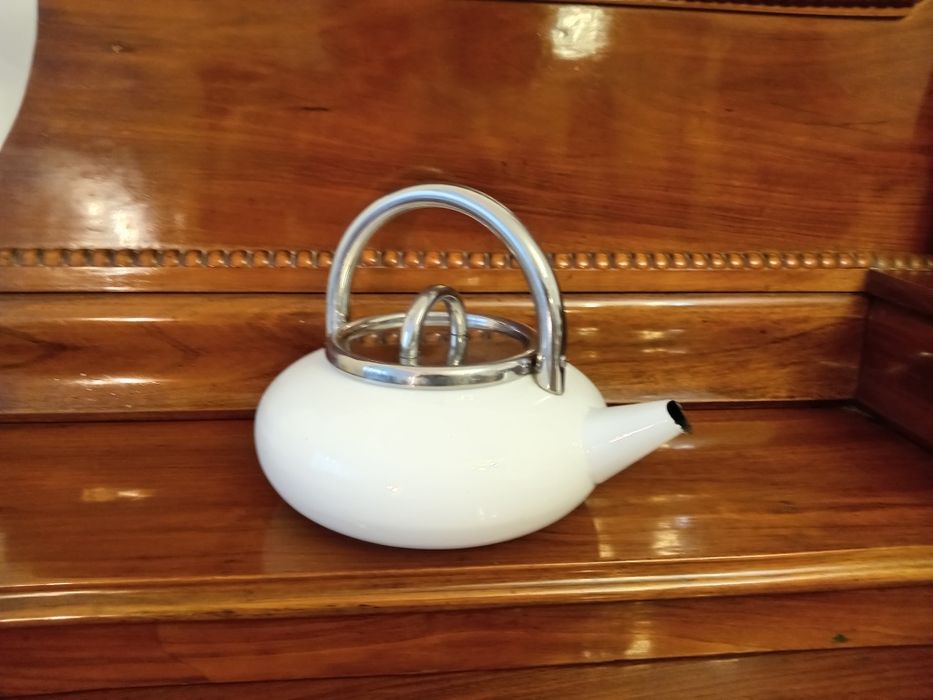 Ceainic emailat vintage, Germania