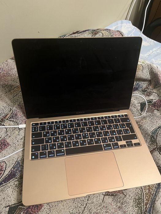 Ноутбук Apple MacBook Air 13 M1 8/256GB Gold