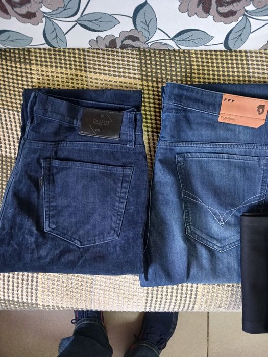 Продаются  джинсы  производства Турция, в хорошем состоянии.