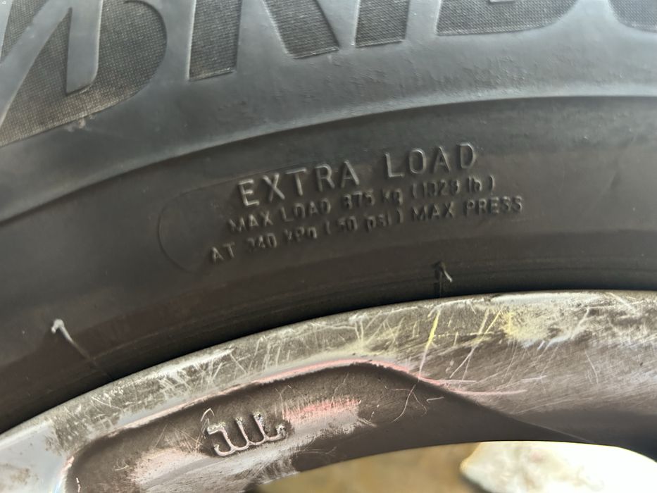 215 65 17 зимни Bridgestone & джанти Nissan