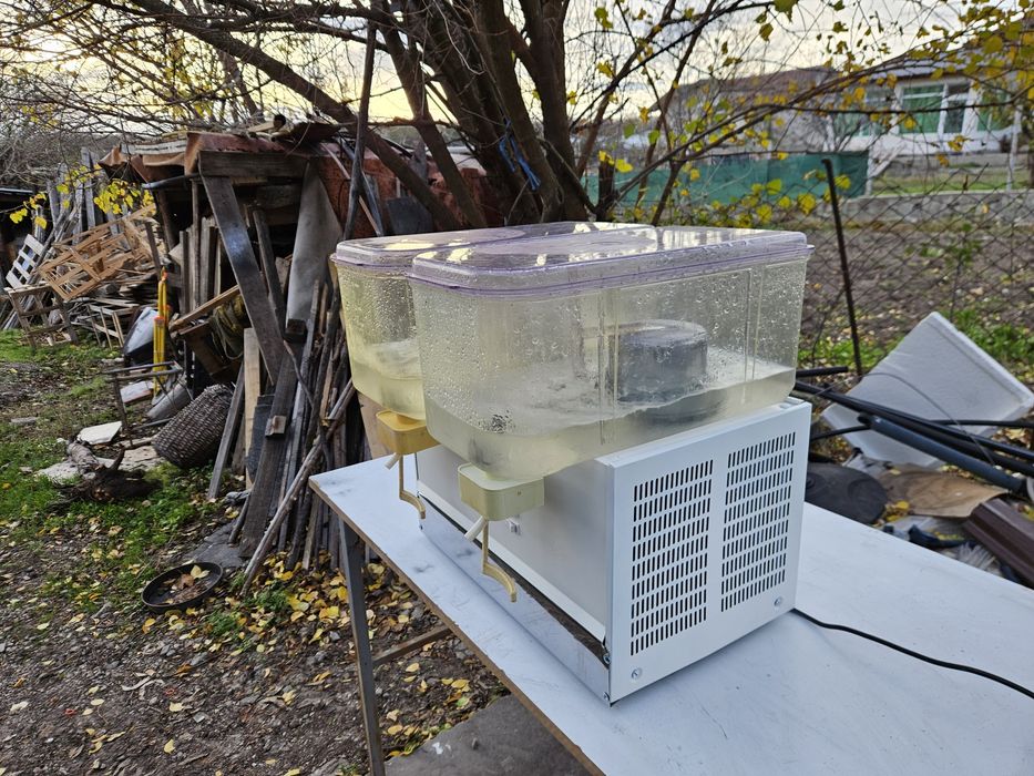 Сок и Айран машина тип помпичка 2х15 литра втора употреба Цена 550лв.