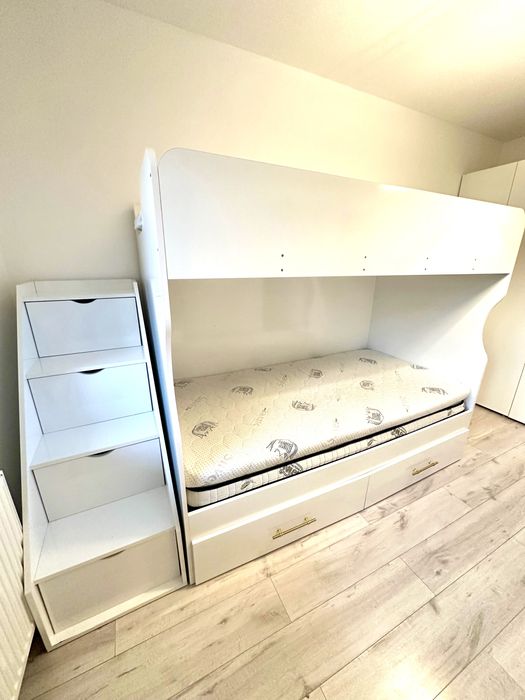 Vand paturi supraetajate cu saltele si scara cu corpuri de depozitare