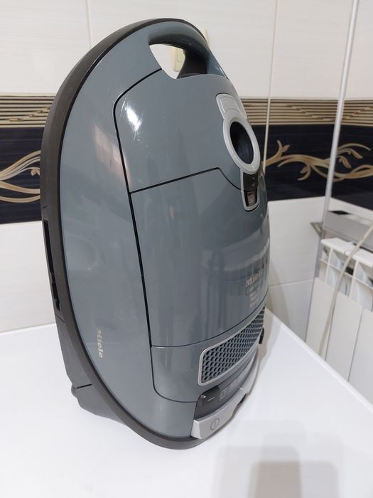 Прахосмукачка Miele Complete C3 Series 120 EcoLine