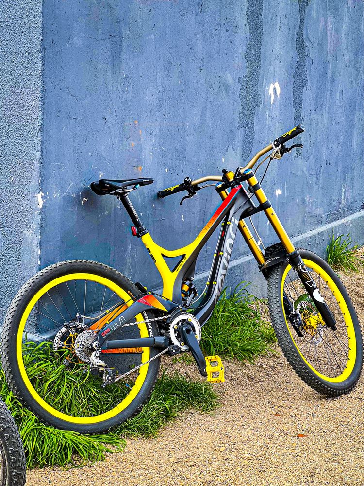 Bicicleta Downhill Devinci Wilson fox Kashima