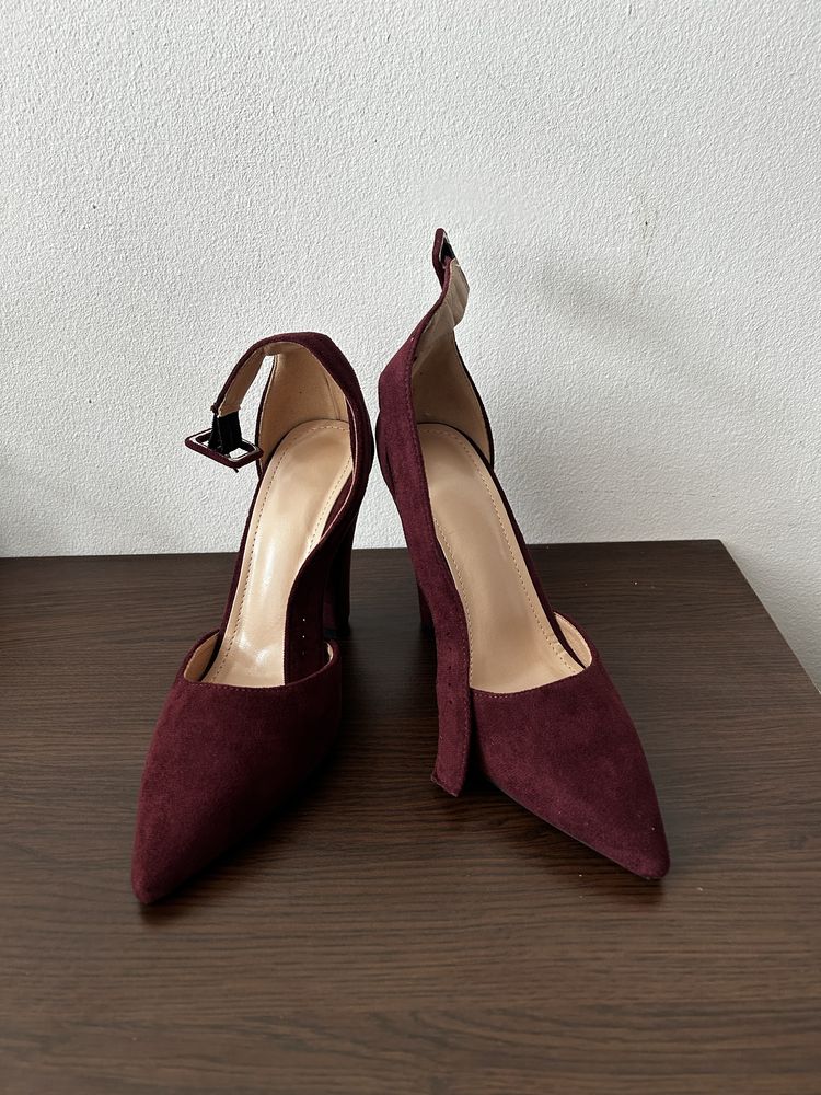 Pantofi eleganti din catifea de eveniment