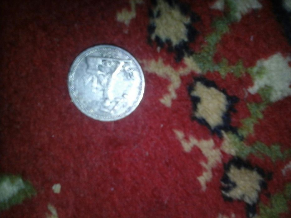 Продам монету серебро