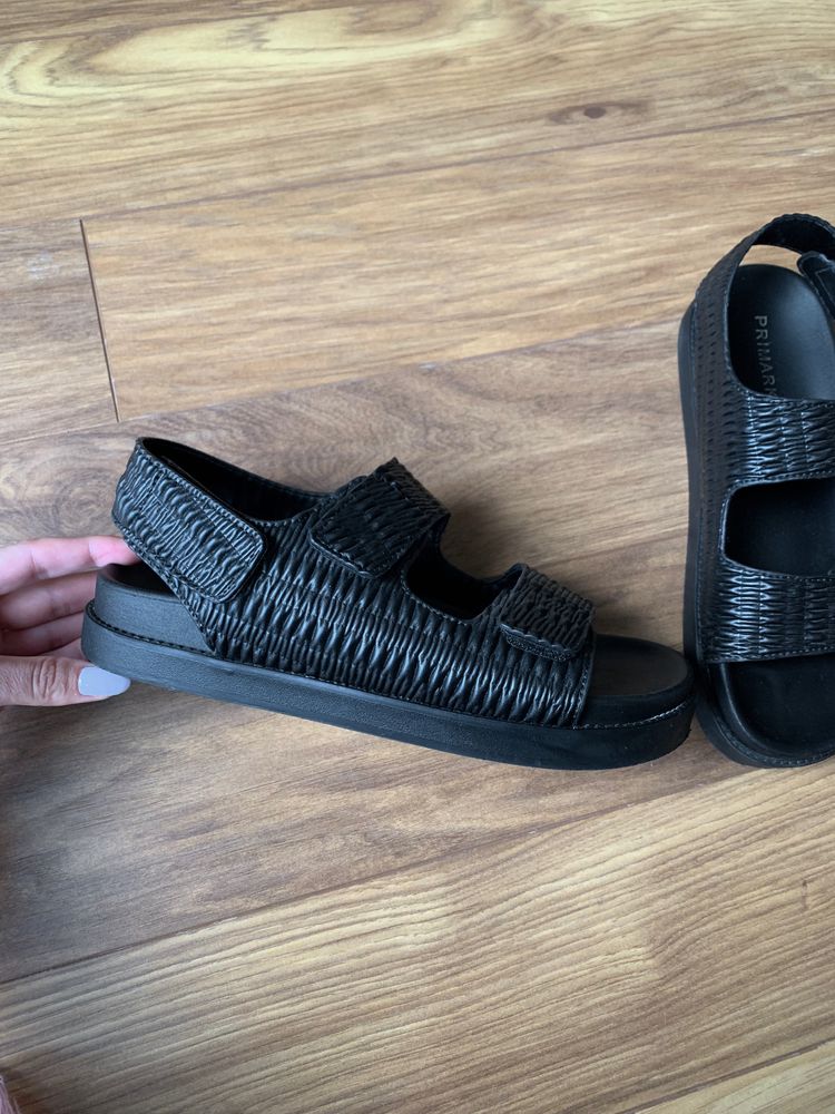 Черни сандали Primark