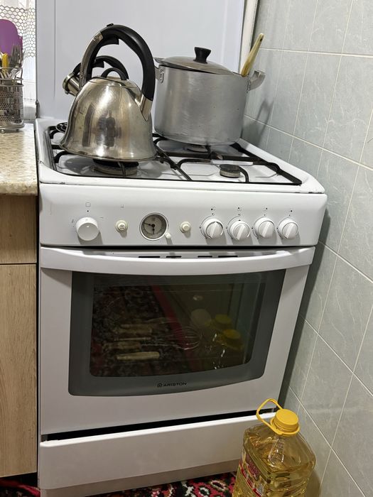 Продам газ плиту